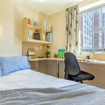 Gold En Suite - Image 6